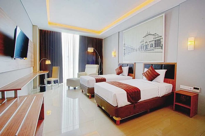 Pasar Baru Square Hotel ini adalah hotel murah di Bandung dekat stasiun yang cukup favorit