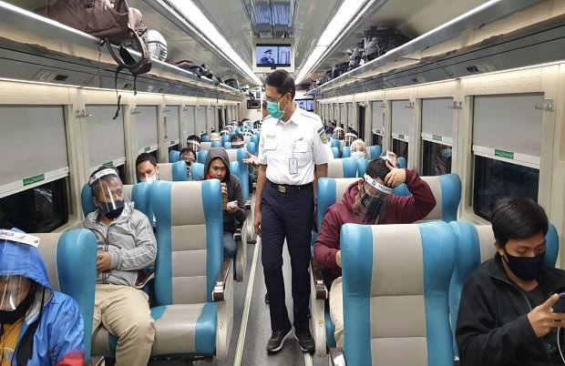 syarat naik kereta api 